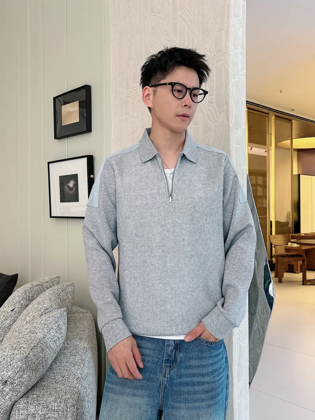 BC Autumn and Winter New Arrival Casual Lapel Half Placket Sweatshirt. The half-zipper design adds a little bit of caution. If you open it at will, the style will instantly improve. It is low-key and stylish, unique and attractive, and has both fashion and warmth. Interpret the product through simple design, the design gives you new styling inspiration, and perfectly conforms to the current trend! It avoids the constraints of seasonal trends and easily demonstrates the brand's charm and fashion effect. Premium is simple and pure, and the upper body is high-end! ! You can show a very fashionable style on different occasions, and you can show your unique charm anytime and anywhere! Sizes:M-3XL